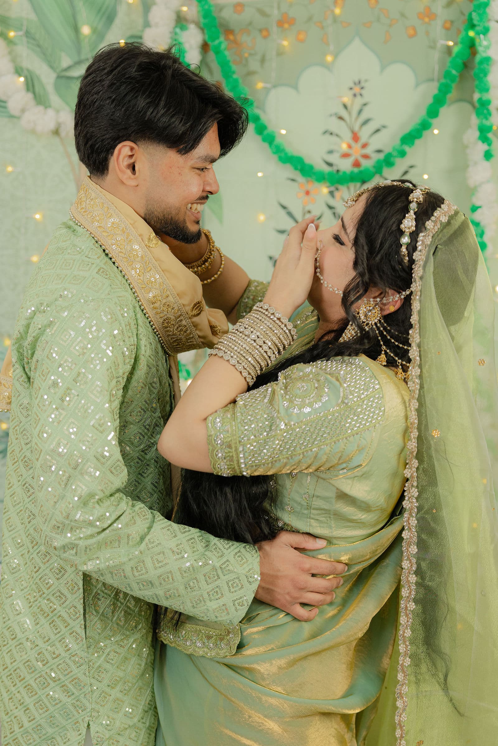Mahin & Amana Holud, photo 3